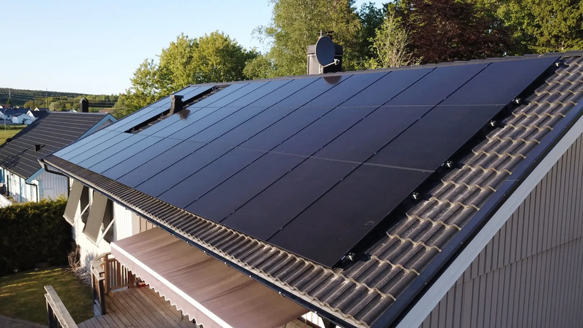 Bild tillhörande blogginlägg med titel Solceller och batterier för villa och gård i ett nytt energiläge